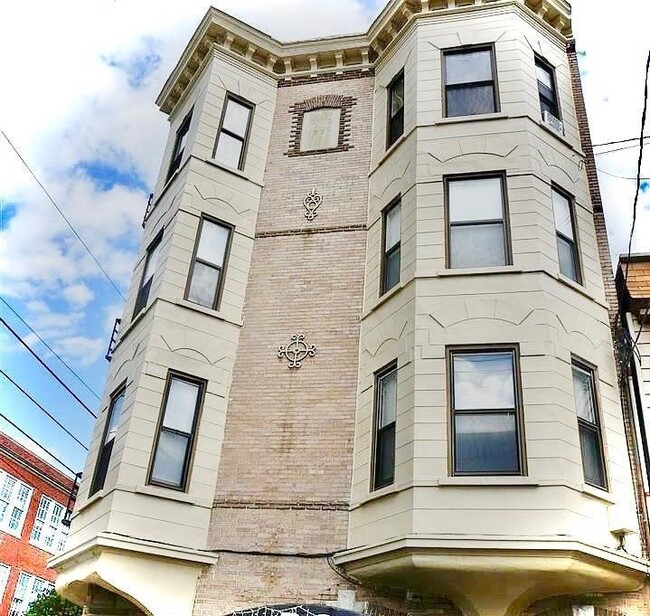 Building Photo - 2614 Palisade Ave