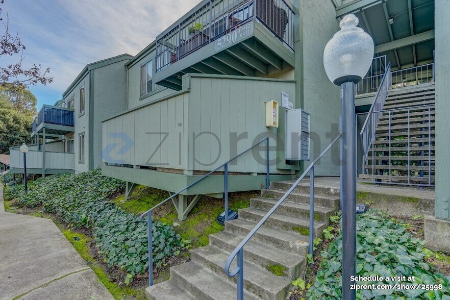 Building Photo - Unit 12