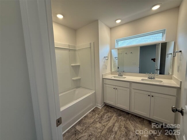 Building Photo - 3204 Lilac Grove Dr