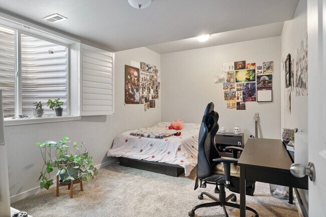 Building Photo - Gorgeous 5 Bed 3 Bath Home in North Loveland!