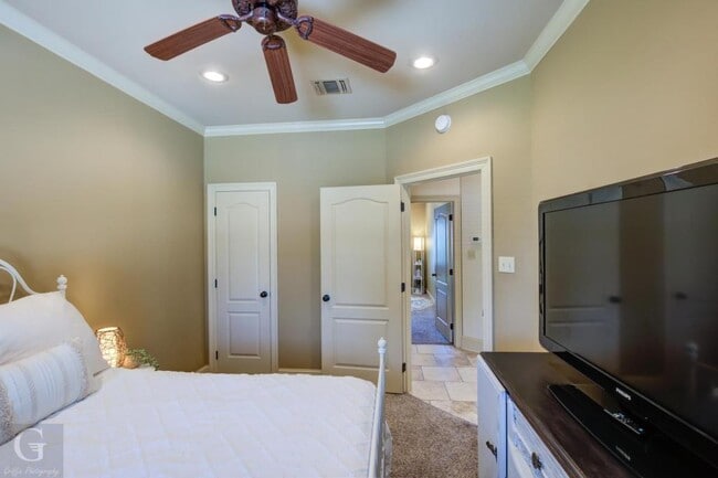 Building Photo - 609 Toulouse Ct