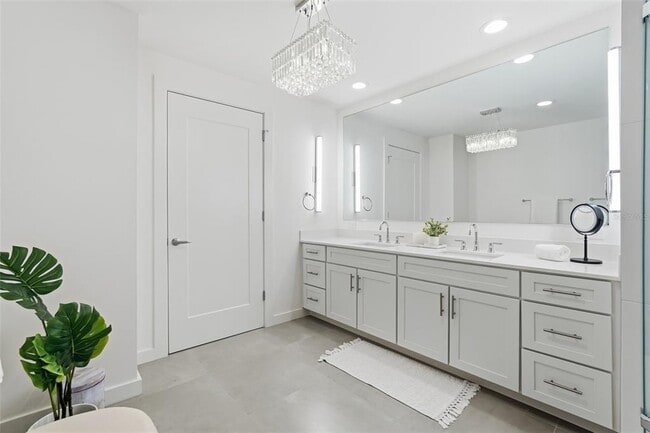 Building Photo - 920 N Osceola Ave