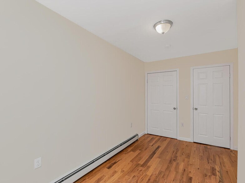 Building Photo - 1378 Bristow St