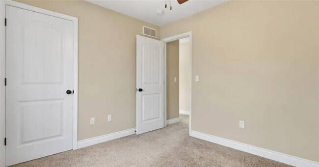 Building Photo - Beautiful Split-Level Home Near Fort Leonard Wood!