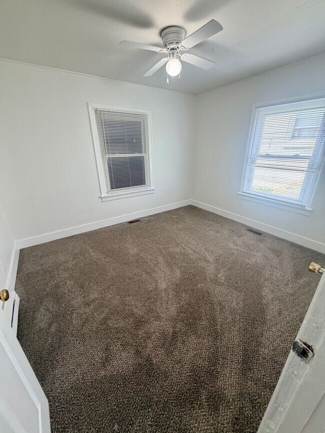 Building Photo - 704 Jackson St