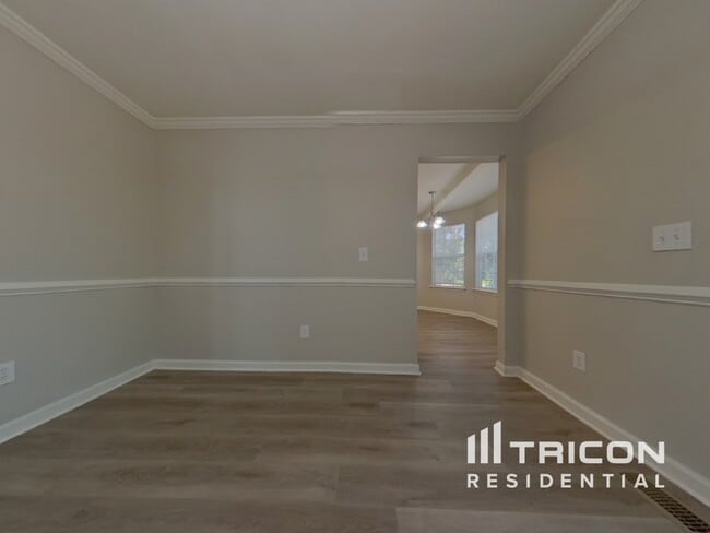 Building Photo - 1105 Glendevon Cir