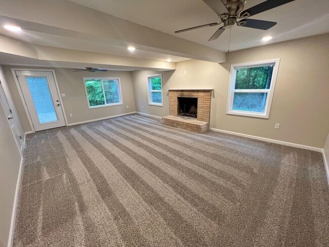 Building Photo - Great 4 Bed 3 Bath House In Parkade!