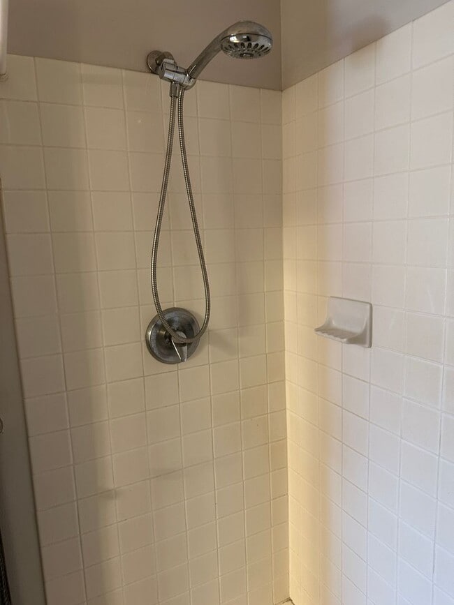 Building Photo - Kuau Bayview Estates Unfurnished 3 Bedroom...