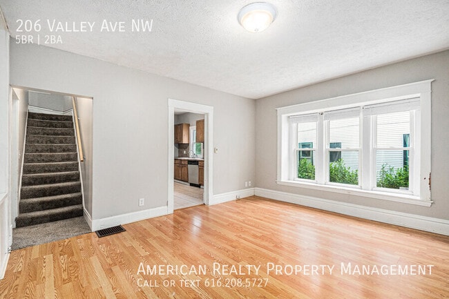 Building Photo - 206 Valley Ave NW