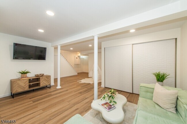 Building Photo - 146 Raab Ave