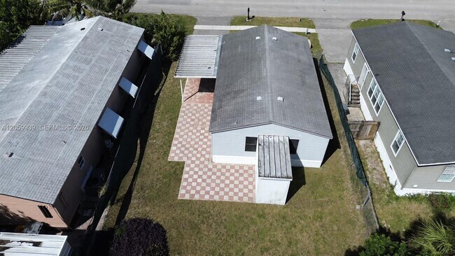 Building Photo - 10692 N Branch Rd