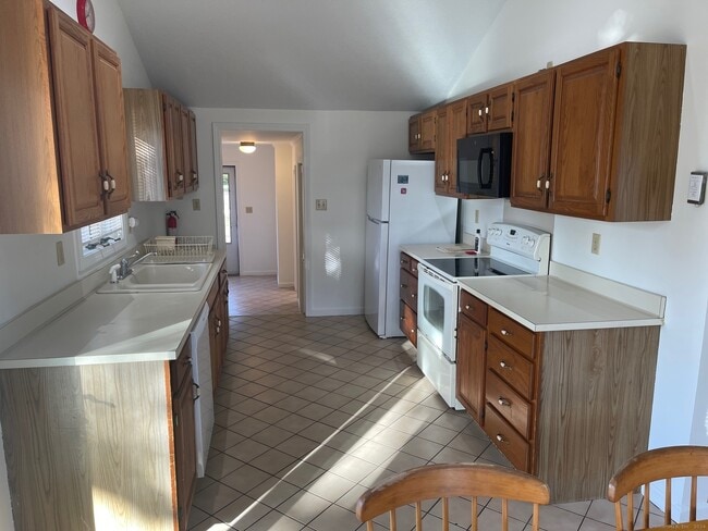 Building Photo - 55 Overshore Dr W