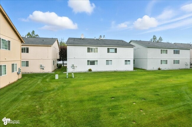 Building Photo - Charming 2BD/2BA Condo!