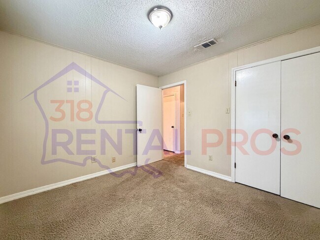 Building Photo - 925/927 Sybil Dr