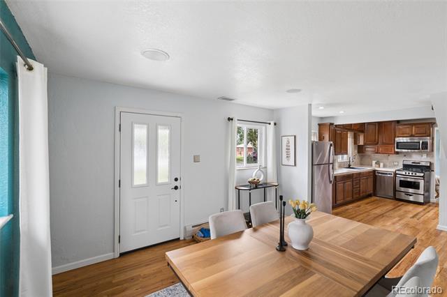 Building Photo - 556 S Canosa Ct