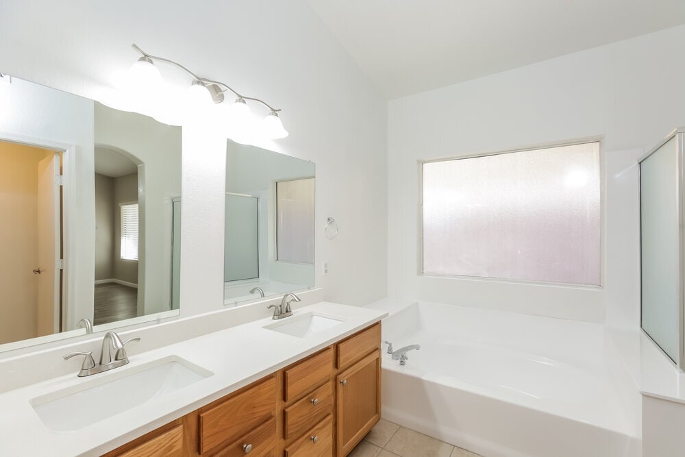 Building Photo - 1563 E Scott Ave