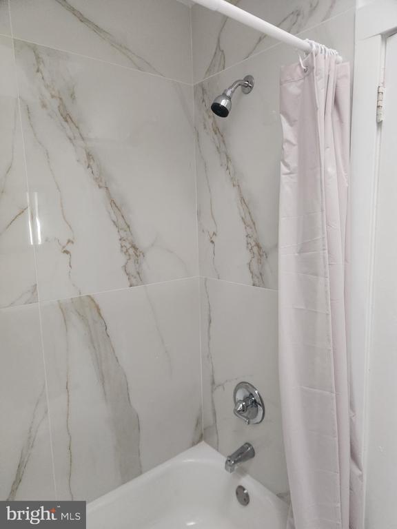 Building Photo - 228 Erica St