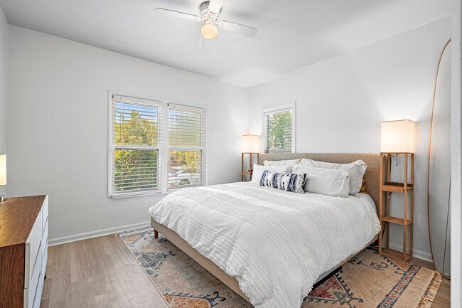 Building Photo - 2560 4th Ave S