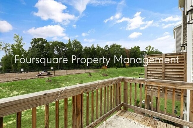 Building Photo - Stylish 3-Level Townhome with Bonus Suite, Deck & Garage – Near I-540 and Shopping