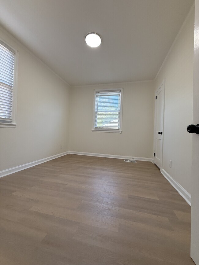 Building Photo - 15 Bradley Dr