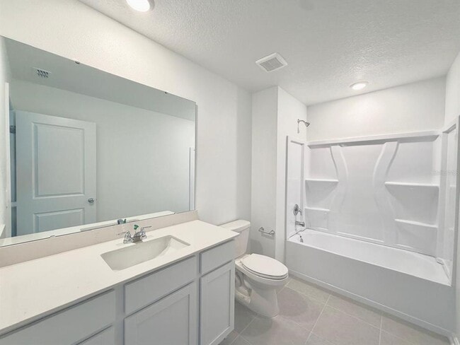 Building Photo - 2110 Chris Dr