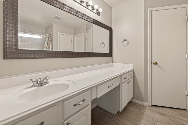 Building Photo - 19434 Brook Village Rd