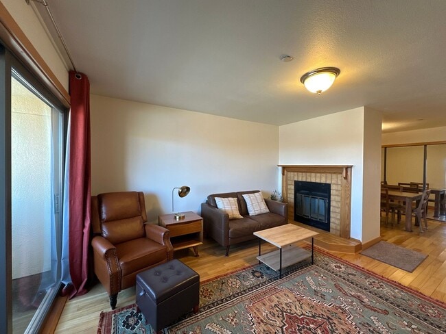 Building Photo - 1201 Denali St