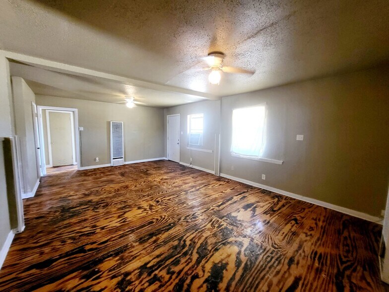 Building Photo - 1513 Sycamore St