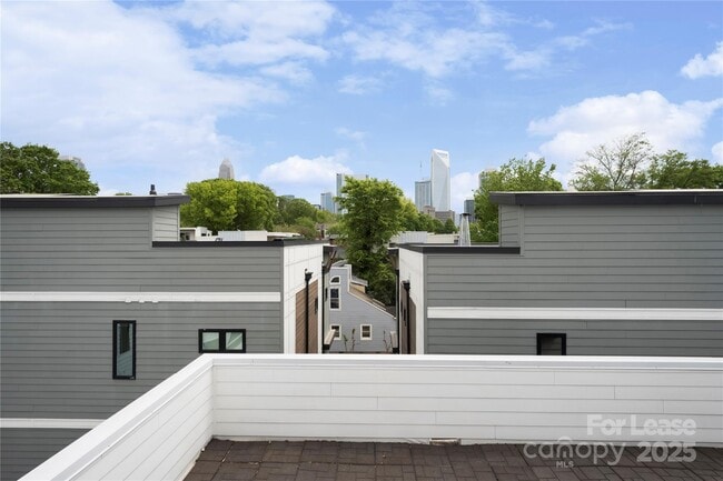 Building Photo - 1004 Greenleaf Ave