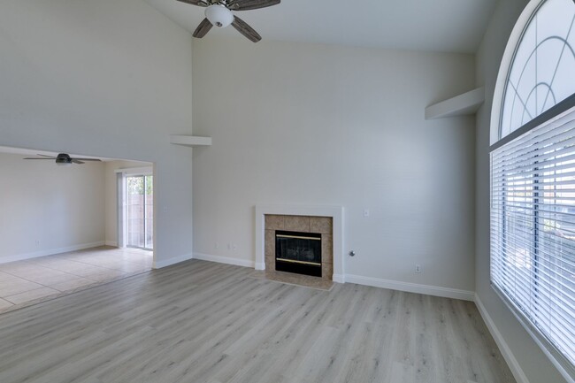 Building Photo - 2-Bedroom Townhouse in beautiful Silverado...