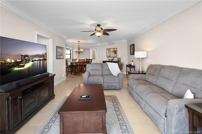 Building Photo - 9550 S Ocean Dr