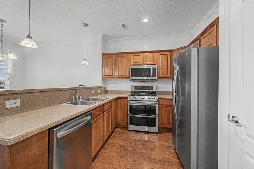 Building Photo - 1474 W 10 S