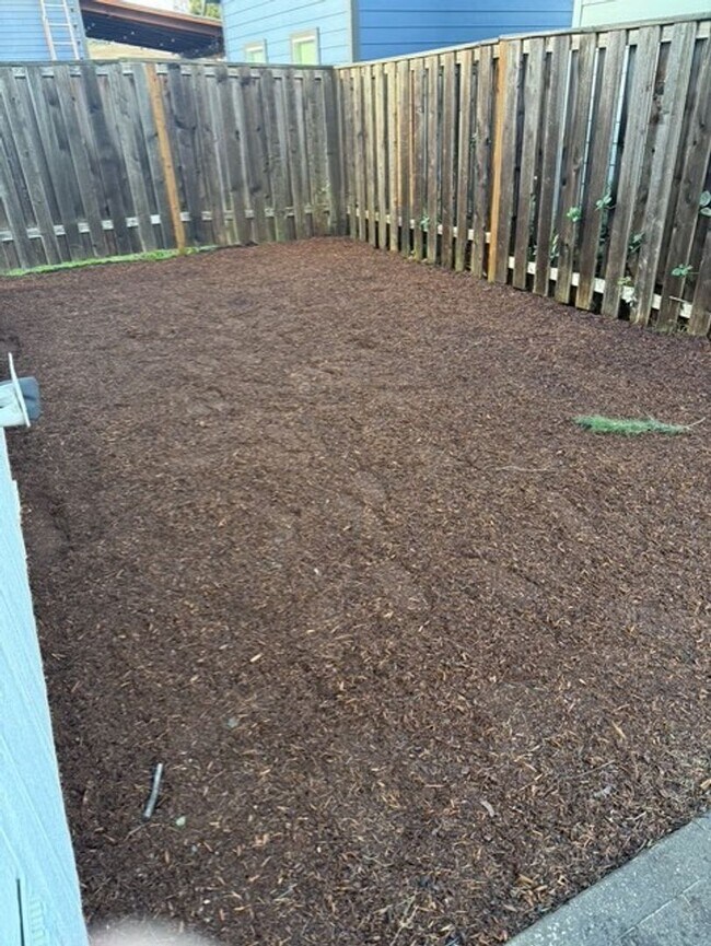 Building Photo - 1091000