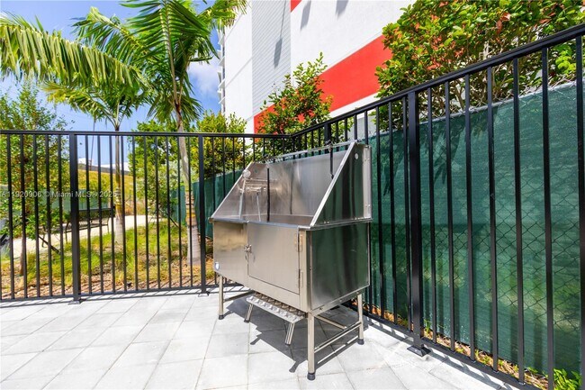 Building Photo - 1005 Spring Garden Rd