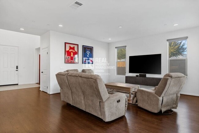 Building Photo - 3657 Bearberry Ave