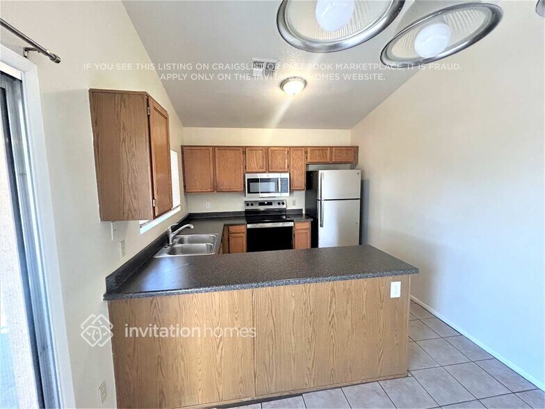 Building Photo - 10851 W Ruth Ave