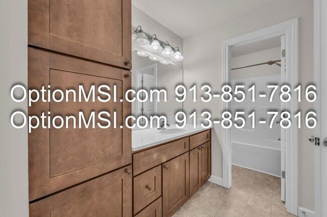 Building Photo - Charming 3-Bedroom Townhouse in Piper School District