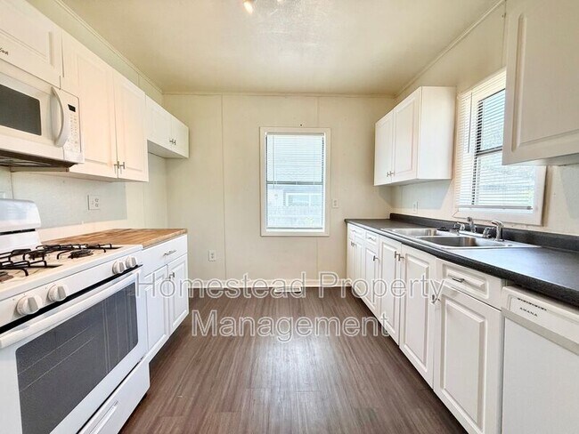 Building Photo - 2141 SW 45th St