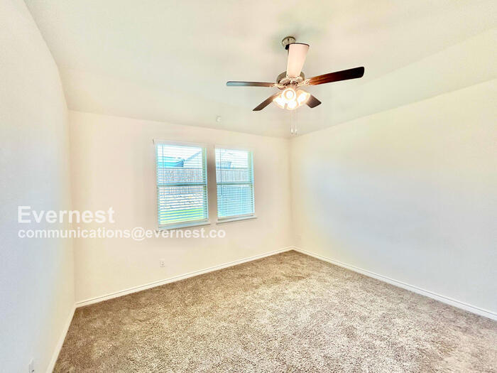 Building Photo - 2462 San Marcos Dr