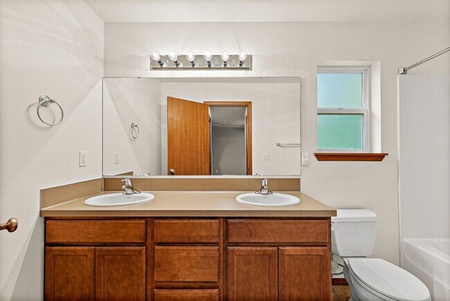Building Photo - Spacious 3-Bed Home w/ AC, RV Parking & Hu...