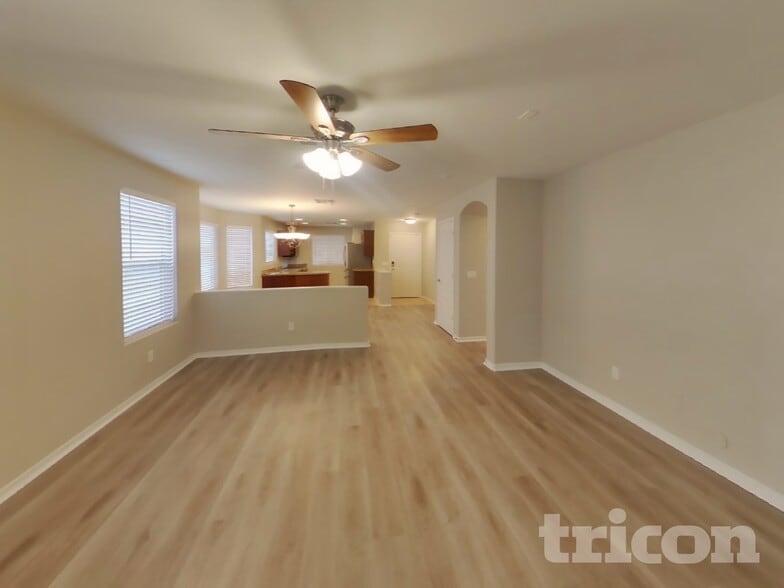 Building Photo - 25760 W Valley View Dr