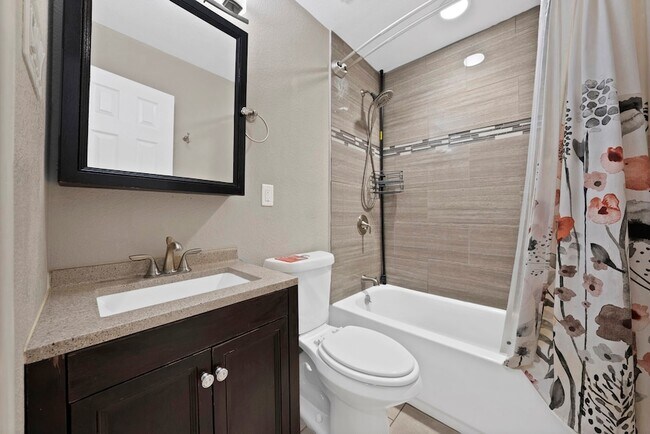Building Photo - 1103 Wildwood Dr