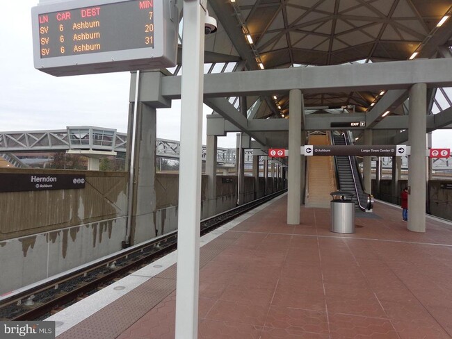 Building Photo - 2410 Dakota Lakes Dr