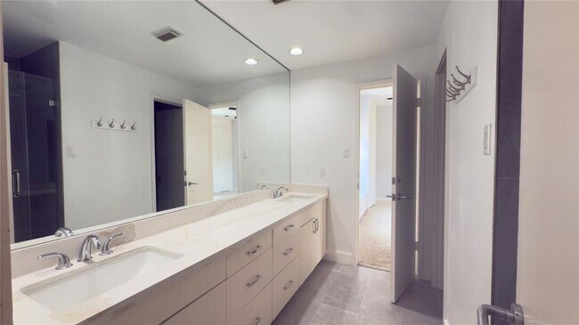 Building Photo - 2511 Nantucket Dr