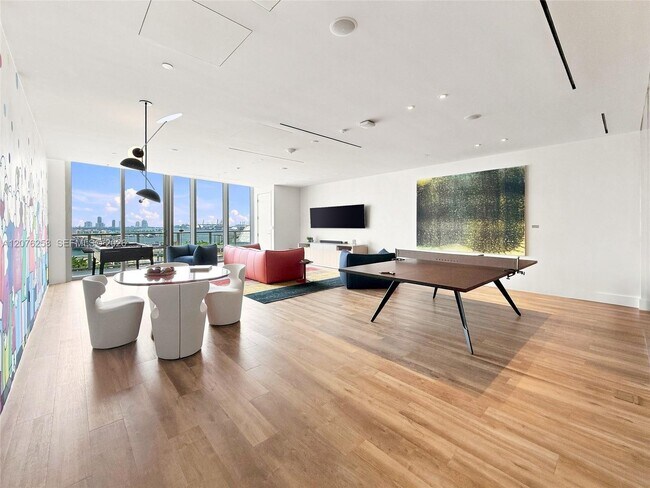 Building Photo - 1400 Biscayne Blvd