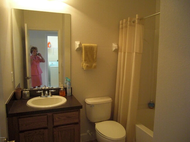 Building Photo - 755 Ventura Dr