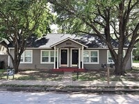 Building Photo - August Move In! Updated 1 bed/1 bath in Br...