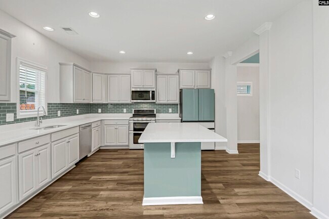 Building Photo - 728 Bustling Br Ln