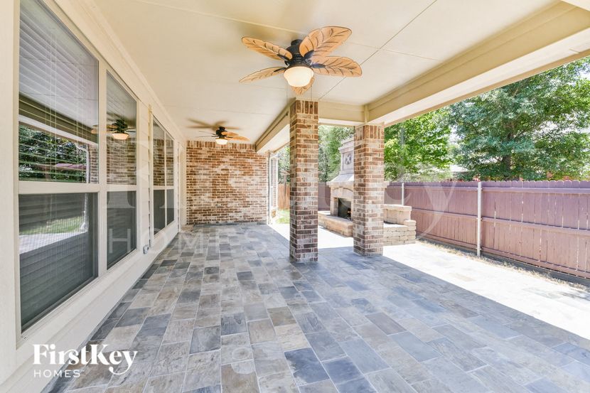 Building Photo - 649 Bent Oak Dr