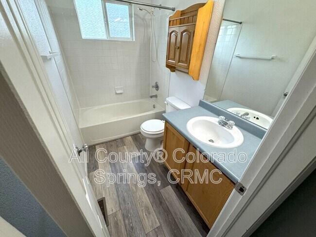 Building Photo - 5859 Instone Cir
